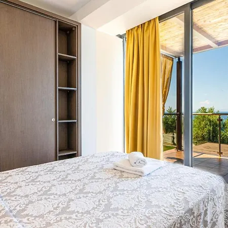 Kalma Ena Willa Nea Moudania