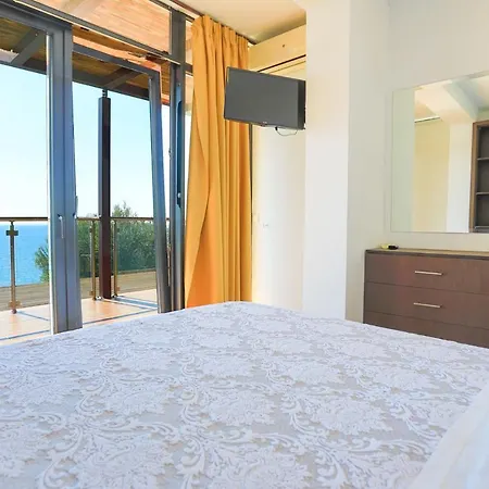 Kalma Ena Willa Nea Moudania